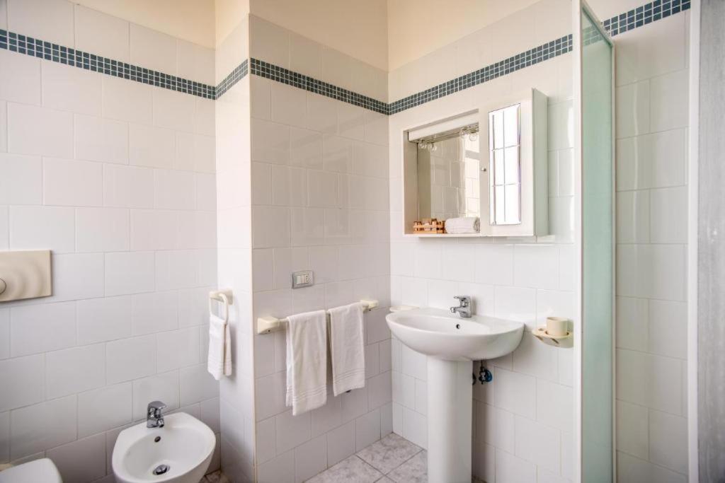 סנטה מרינלה Villa Mg Hotel מראה חיצוני תמונה