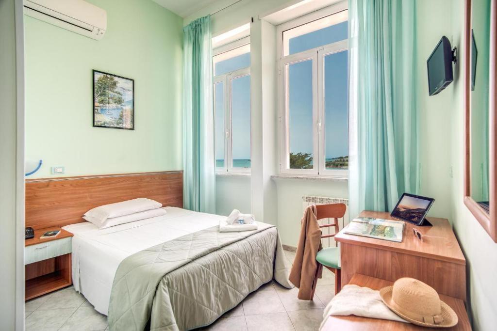 סנטה מרינלה Villa Mg Hotel מראה חיצוני תמונה