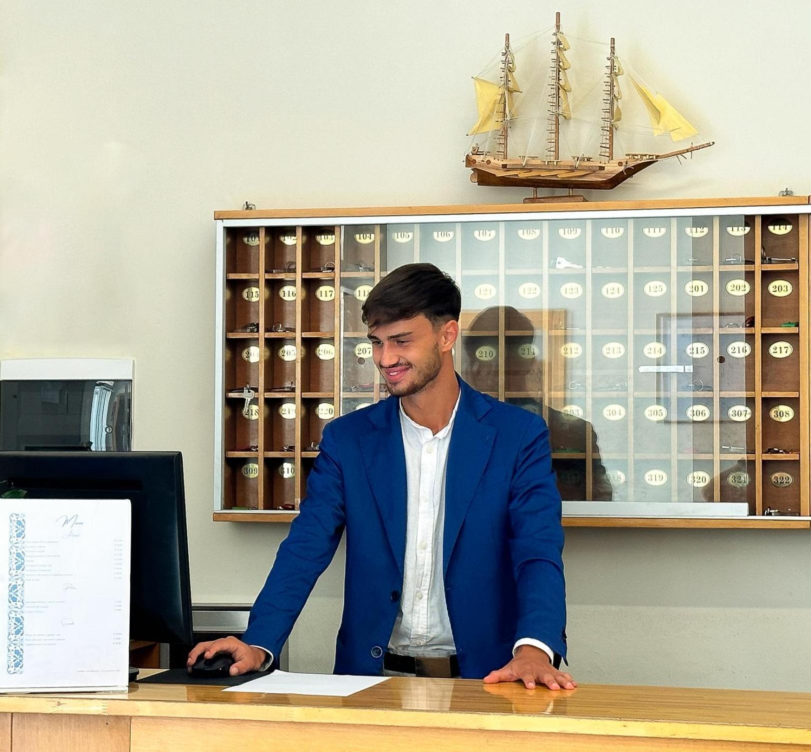 סנטה מרינלה Villa Mg Hotel מראה חיצוני תמונה